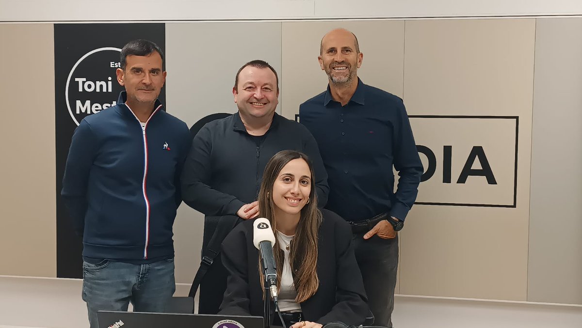 🗣️ Comença la tertúlia de #LíniaDeFons amb <a href="/salvafolgado/">salva folgado 🦊</a>, <a href="/paulalerinm/">Paula Lerín</a> i <a href="/jcvalldecabres/">JUAN CARLOS</a>

🎙️ <a href="/ximotamarit/">Joaquín 🇪🇸</a>
 
🎧 Segueix-la en directe ací 👇 

▶️ web.apunt.es/RàdioEnDirecte