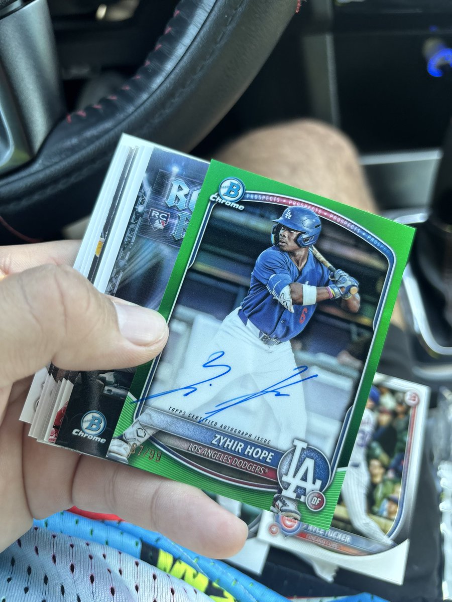 PoohBearRJ's tweet image. GameStop 2025 Bowman Blaster Blesed Me Today 😭🙌🏽
@Topps @ToppsDigital  #Topps #Toppsbowman #2025topps
