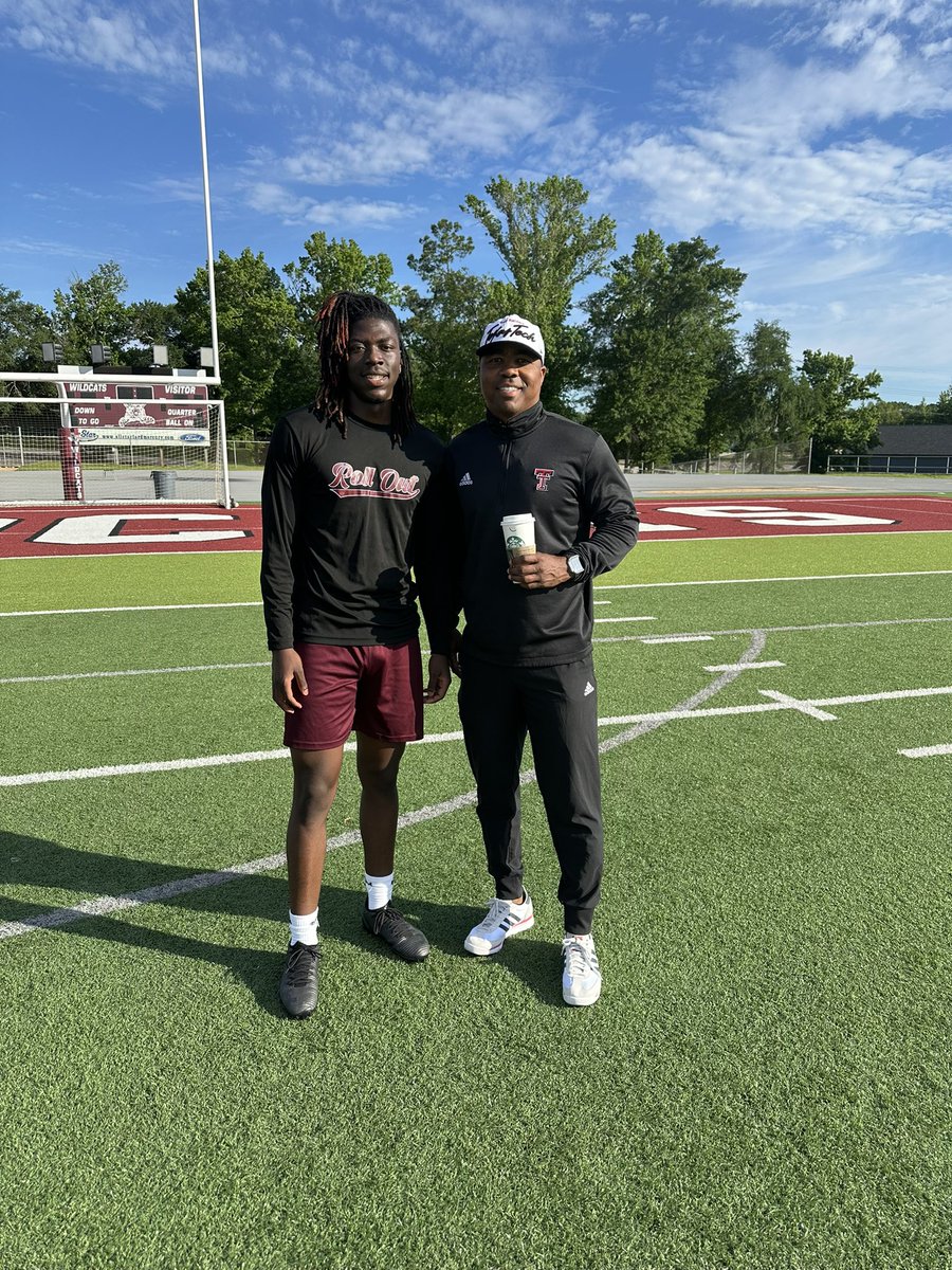 S’Vioarean Martin 3⭐️ (@svioareanmartin) on Twitter photo Had a great practice this morning & even better conversation with <a href="/CoachMcBath/">Darcel McBath</a> thank you for coming to visit!!🌵
#WreckEm
<a href="/TexasTechFB/">Texas Tech Football</a> <a href="/iwp4short/">Wesley Harwell🌵</a> <a href="/JoeyMcGuireTTU/">Joey McGuire 🌵</a> Had a great practice this morning & even better conversation with <a href="/CoachMcBath/">Darcel McBath</a> thank you for coming to visit!!🌵
#WreckEm
<a href="/TexasTechFB/">Texas Tech Football</a> <a href="/iwp4short/">Wesley Harwell🌵</a> <a href="/JoeyMcGuireTTU/">Joey McGuire 🌵</a>