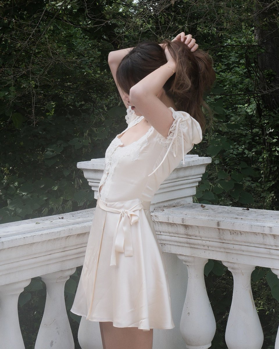 CH1CK3NSL4YER's tweet image. more mirror palais