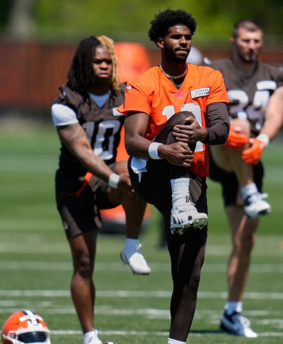 clehqsports's tweet image. QB1 X RB1 🤧
#DawgPound