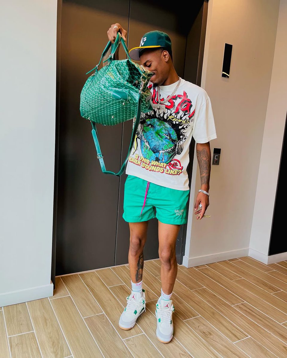 armoneyteam's tweet photo. 9.Favorite Fit! 

#armonwarren
#moneymay
#18daysofmoney
#teammoney https://t.co/qUIhCa22St
