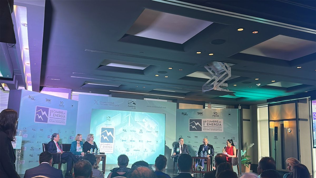 La Voz Experta Yolanda Villegas [<a href="/YolandaVGzz/">Dra. Yolanda Villegas</a>], moderadora brillante e increíble del Conversatorio 1: 'Energía para la prosperidad y el #DesarrolloSostenible' donde estuvieron participando Diana León y la Sen. Laura Itzel Castillo 🌍💡