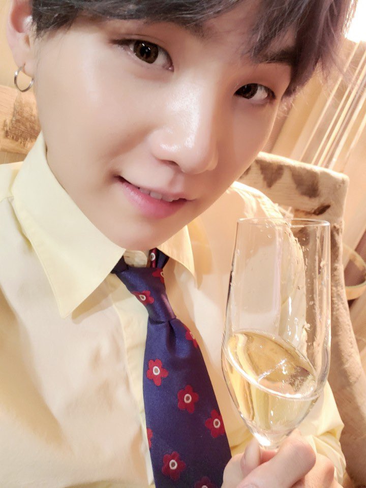 hourly hyung line tweet media
