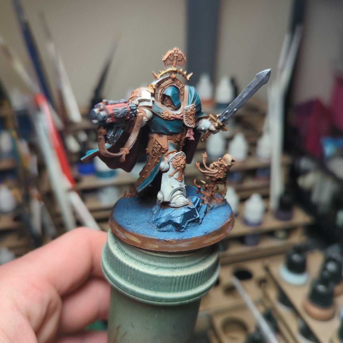 Hobby Streak Day 1141
Stippled more highlights on the base!
#hobbystreak #warhammer40k #warhammer40000 #darkangels #belial #lioneljohnson