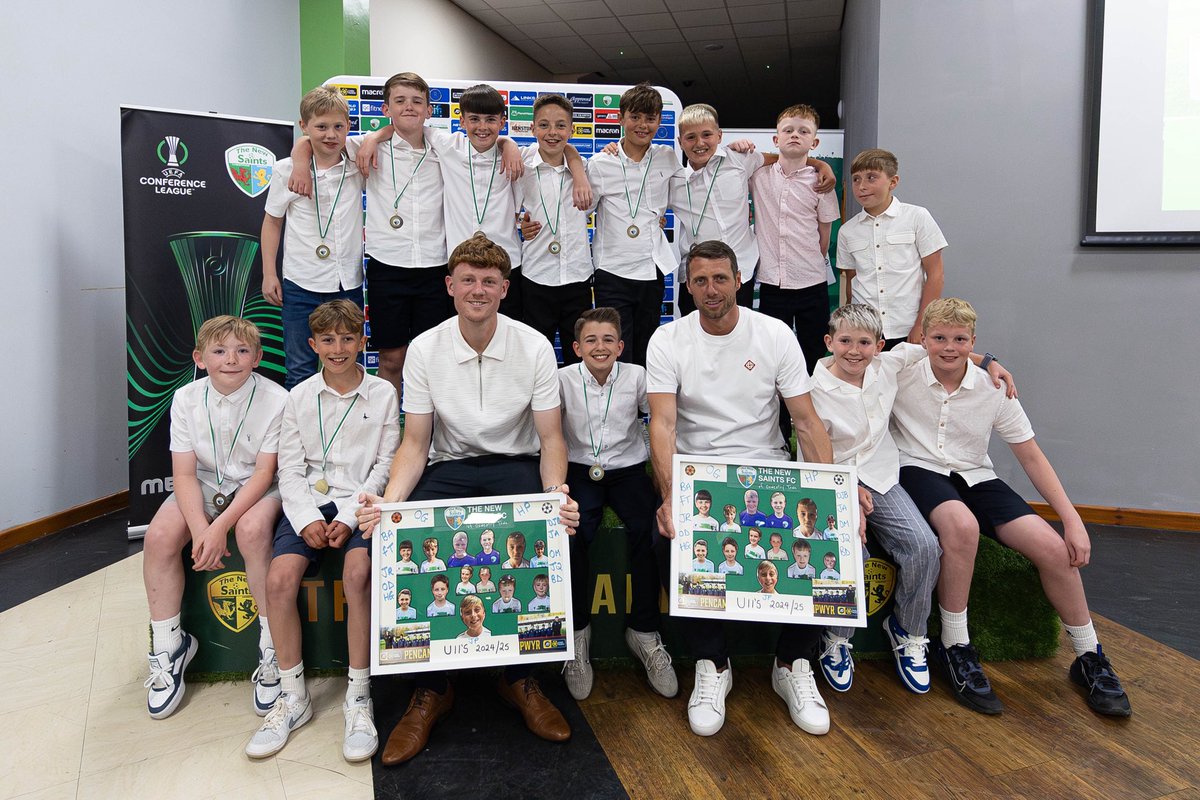 98__ash's tweet photo. End of an era for me as I finish my last week at @TNSAcademy next week. 8 years of great memories with some excellent players, coaches and parents. It’s been great to work with so many great players and get to know so many fantastic people over the last 7 seasons⚽️💚⚪️ @tnsfc https://t.co/lCZYDOuTm1