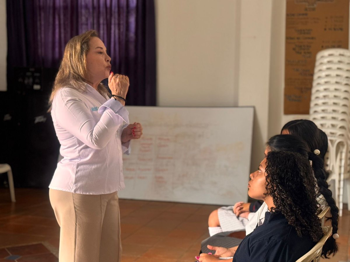 MujerGeneroCund's tweet photo. Acompañamos a los jóvenes del corregimiento de #Subia, municipio de #Silvania, en un espacio formativo liderado por la Gerencia de Participación y Liderazgo, enfocado en fortalecer capacidades de empoderamiento, liderazgo colaborativo y participación efectiva. 🧒👦📚 https://t.co/BXPBqzCAzw