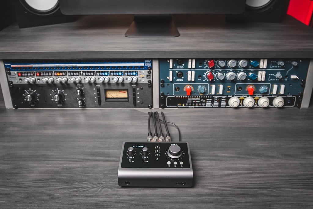 iD14 packs power into a small chassis, allowing you to capture studio quality recordings on the go. And with its optical input, you can add an additional 8 inputs as and when your sessions demand it. 🔊🔥

To find out more, head to the link. 🔗👉 bit.ly/3GHvl8Q

#iD14