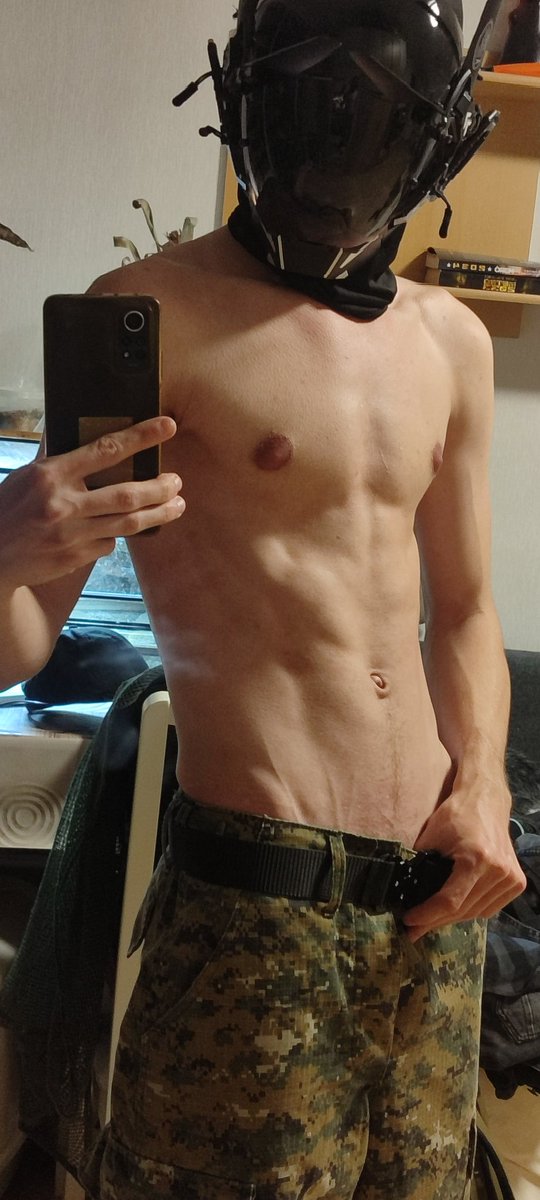 didn't have the opportunity to go to the gym lately but I hope I look acceptable still 🫣