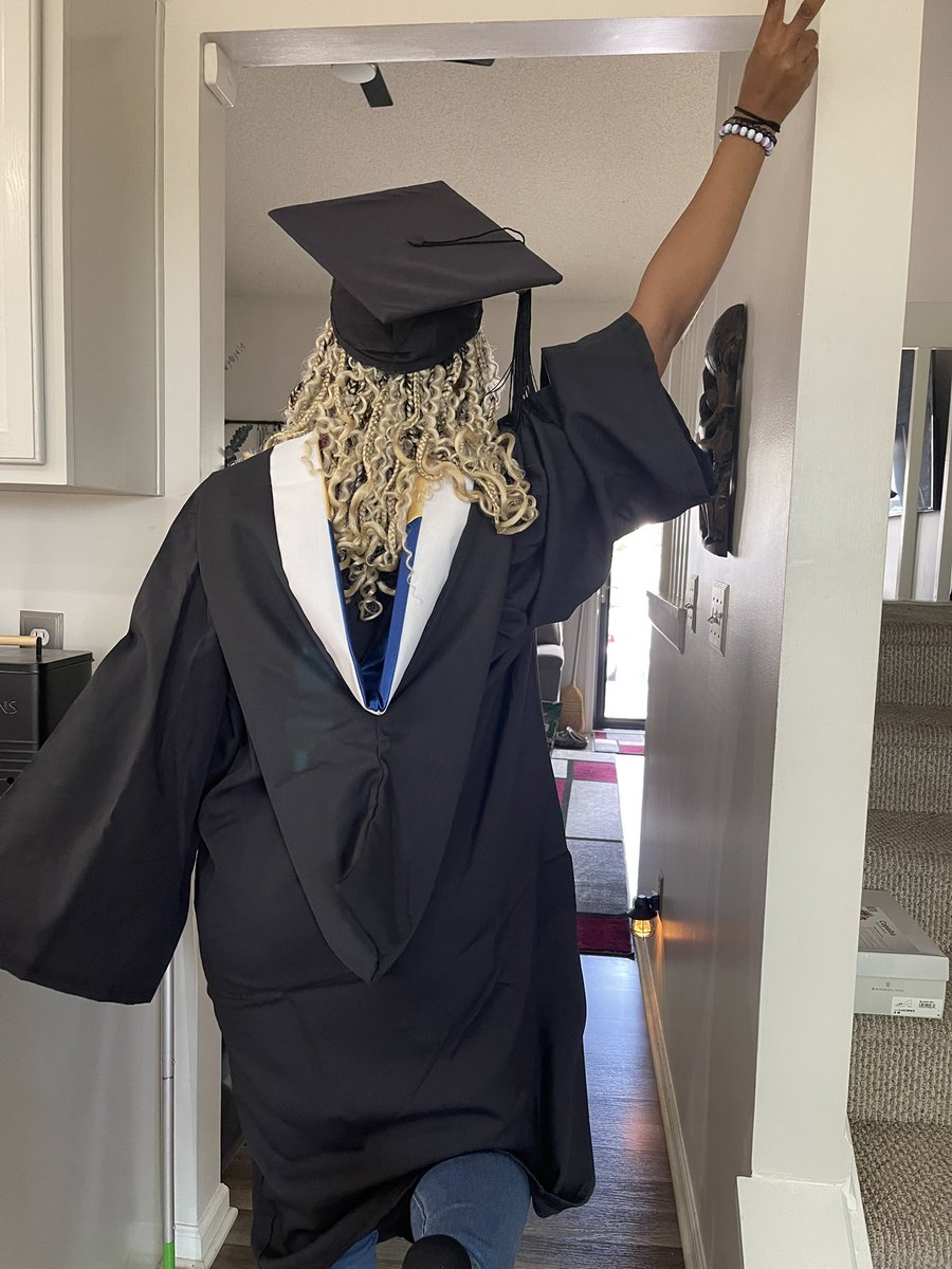 _CallMeBlessed's tweet image. Stop playing with me. 
Only up from here.
I AM SO PROUD OF ME 🥰🥰🥰

Big Grad, not the little one!!!!