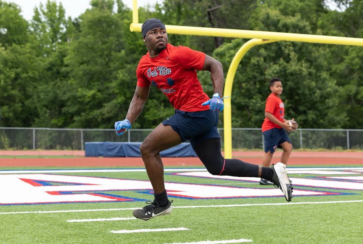 Oak Mountain Football (@footballomhs) on Twitter photo Spring Ball.
(πΈ via <a href="/_jmccune/">Jake McCune</a>)
#GOOM
<a href="/BamaHSNews/">Around The State Sports</a> <a href="/AL7AFootball/">Alabama7AFootball</a> <a href="/AL1HighSchoolFB/">Alabama High School Football Sports Fans Page</a> <a href="/DexPreps/">DexPreps</a> <a href="/YellowhammerFB/">Yellowhammer Football</a> <a href="/280Living/">280living</a> <a href="/BirminghamSport/">BirminghamSports</a> <a href="/UnderLights365/">Under the Lights</a> <a href="/HallTechSports1/">Hall-Tech Sports</a> <a href="/RivalsFriedman/">Adam Friedman</a> @RivalsWoody <a href="/RustyMansell_/">Rusty Mansell</a> <a href="/ALcomBirmingham/">AL.com Birmingham</a> <a href="/PrepRedzoneAL/">Prep Redzone Alabama</a> <a href="/PrepRedzone/">Prep Redzone π</a> <a href="/Alabama_Varsity/">Alabama Varsity</a> Spring Ball.
(πΈ via <a href="/_jmccune/">Jake McCune</a>)
#GOOM
<a href="/BamaHSNews/">Around The State Sports</a> <a href="/AL7AFootball/">Alabama7AFootball</a> <a href="/AL1HighSchoolFB/">Alabama High School Football Sports Fans Page</a> <a href="/DexPreps/">DexPreps</a> <a href="/YellowhammerFB/">Yellowhammer Football</a> <a href="/280Living/">280living</a> <a href="/BirminghamSport/">BirminghamSports</a> <a href="/UnderLights365/">Under the Lights</a> <a href="/HallTechSports1/">Hall-Tech Sports</a> <a href="/RivalsFriedman/">Adam Friedman</a> @RivalsWoody <a href="/RustyMansell_/">Rusty Mansell</a> <a href="/ALcomBirmingham/">AL.com Birmingham</a> <a href="/PrepRedzoneAL/">Prep Redzone Alabama</a> <a href="/PrepRedzone/">Prep Redzone π</a> <a href="/Alabama_Varsity/">Alabama Varsity</a>