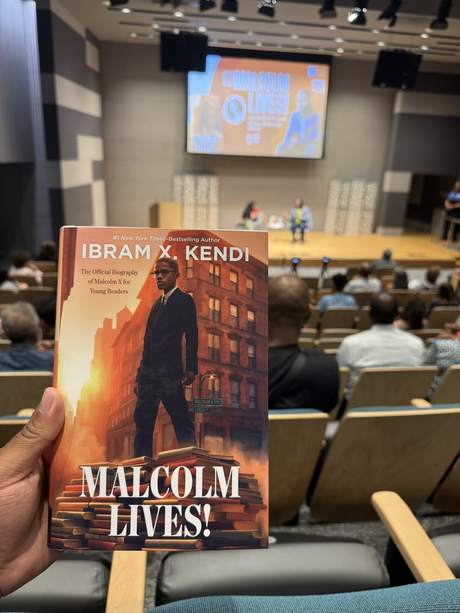 DingleForATL's tweet image. Atlanta, by way of Fulton County, has one of the best library systems in the country. Simply by having a library card or signing up for @fulcolibrary’s newsletter, you receive so many invites to events around books! I am currently here with authors Nic Stone & @ibramxk