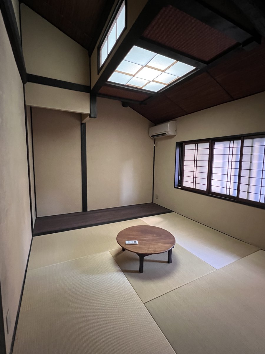 naokinish's tweet photo. 交代居住サービス SymTurns の特徴
旅館業とは異なる自主運営の別荘としての物件運用:
#SymTurns のタイムシェアリングスキームでは、複数の入居者がオーナーと力を合わせて自律的に建物を運営管理するため、旅館業や民泊の過剰な管理や法的リスクを回避し、セカンドハウスとして安全かつ効率的に物件を運用できます。#別荘活用
旅館業が取れないエリアでも、二拠点居住としての魅力があれば活用ができます!
