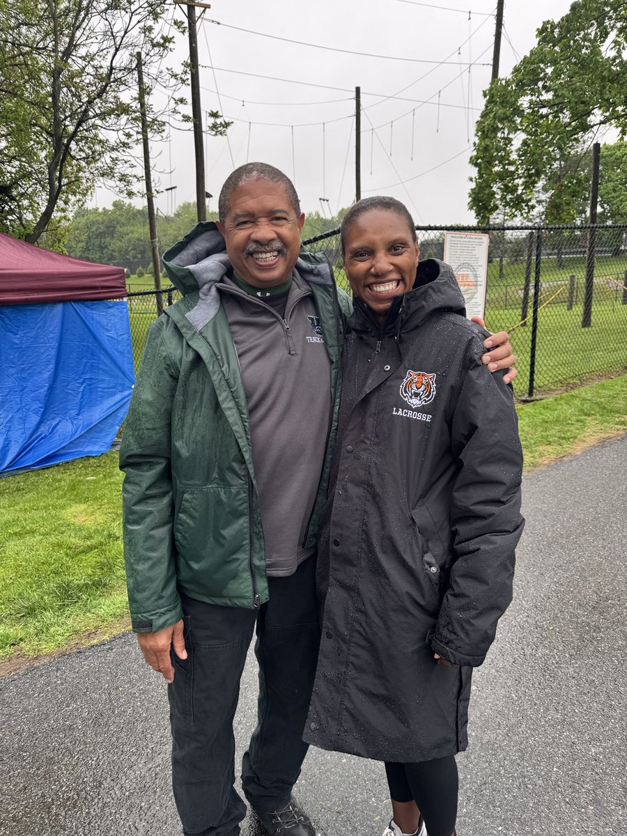 At the prestigious Loucks Games in White Plains, I was fortunate to see a former athlete and YHS alumni (2009), Ashlee Austin! Always great to see our former Huskers! ⁦<a href="/YHSDeGennaro/">Mr. Joseph DeGennaro</a>⁩ ⁦<a href="/YCSD_Athletics/">Robert Barrett</a>⁩ ⁦<a href="/CoachKornHusker/">Ingrid</a>⁩