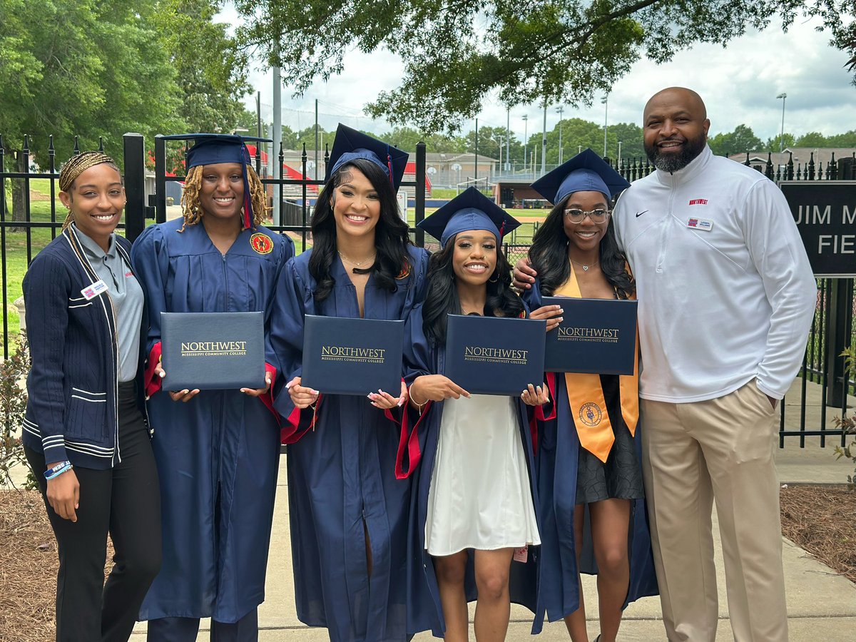 👏🏽Congratulations to our amazing ladies on graduating today. We are so proud of you all. Keep making us proud! #ALLN