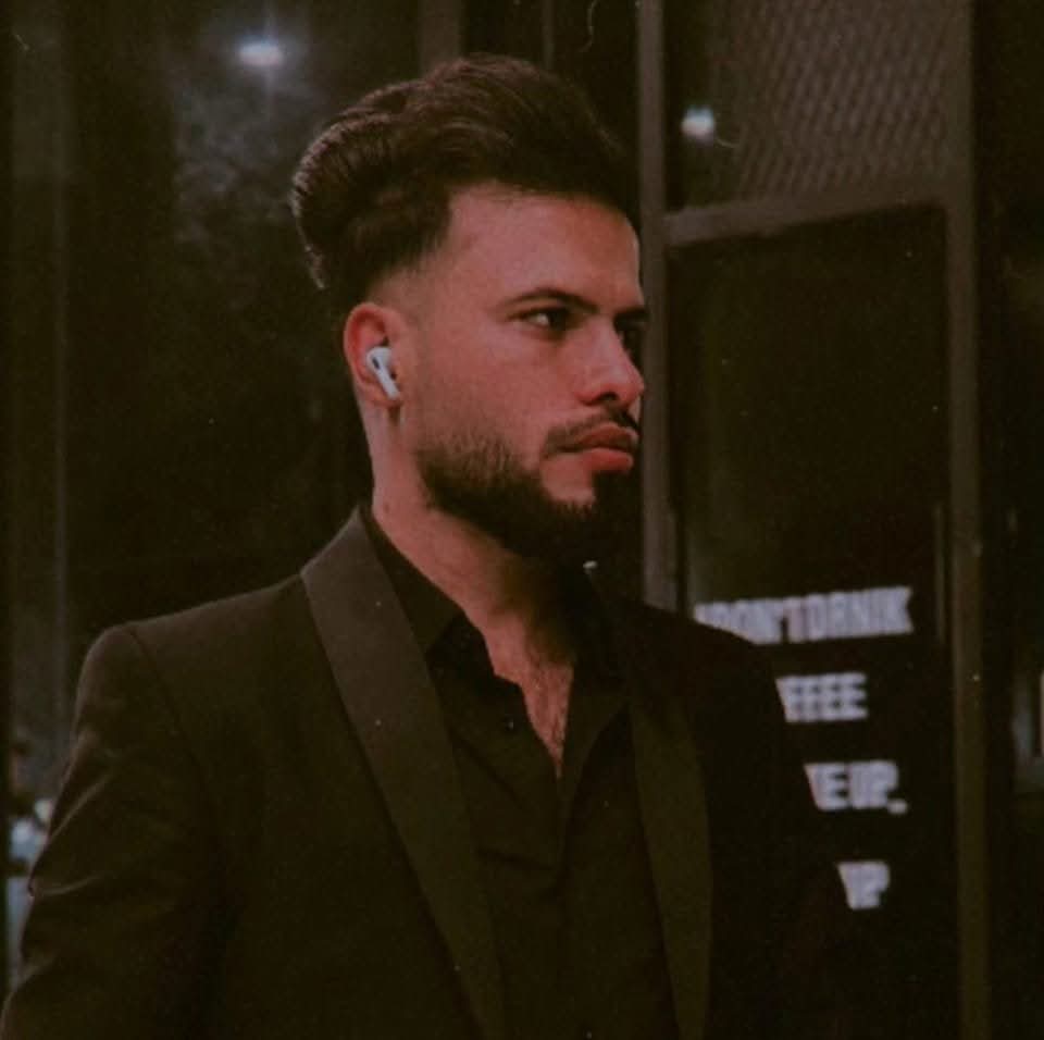 أخي سيف أنعاك وقلبي يقطر دماً 
لقد كنت شخصاً طيباً محبوباً لم ارى منك طوال ما عاشرتك سوى أحسانا ومحبتاً وإيماناً أخي سيف لقد رحلت وتركت إرثاً طيباً من الإحسان والمحبةِوالموده
رحمةً من الله تعالى على روحكَ الطيبه وحشرك مع محمد وآله الأبرار