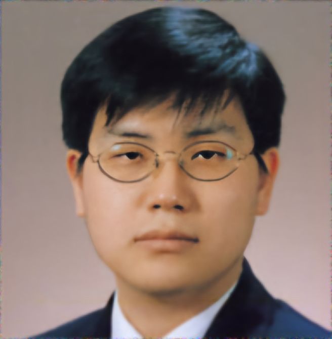 내란당 대선후보 교체가
가능하도록 해준
서울 남부지법 권성수 판사

1971년 경북 안동 출생
연대법대졸
사법연수원29기

주요재판 
정경심 교수 1심 징역 4년 선고
이태원참사 1심  경찰 고위직 무죄 선고