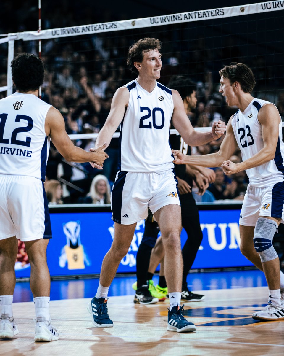 Hilir Henno has been awarded the AVCA Distinction of Excellence Award, recognizing a student-athlete whose contributions have created long-term impact on their team and the sport!

#TogetherWeZot | #RipEm