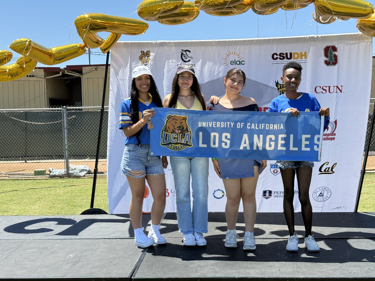 ComptonUnified's tweet image. 🎓✨ Dominguez Seniors College Bound &amp;amp; Proud! 🎉

Today, over 300 seniors at @DominguezHSDons declared their next steps at an unforgettable Decision Day Celebration - selecting more than 30 amazing colleges from across CA! 🙌🏽💙💛 

#ComptonUnified #collegebound #decisionday