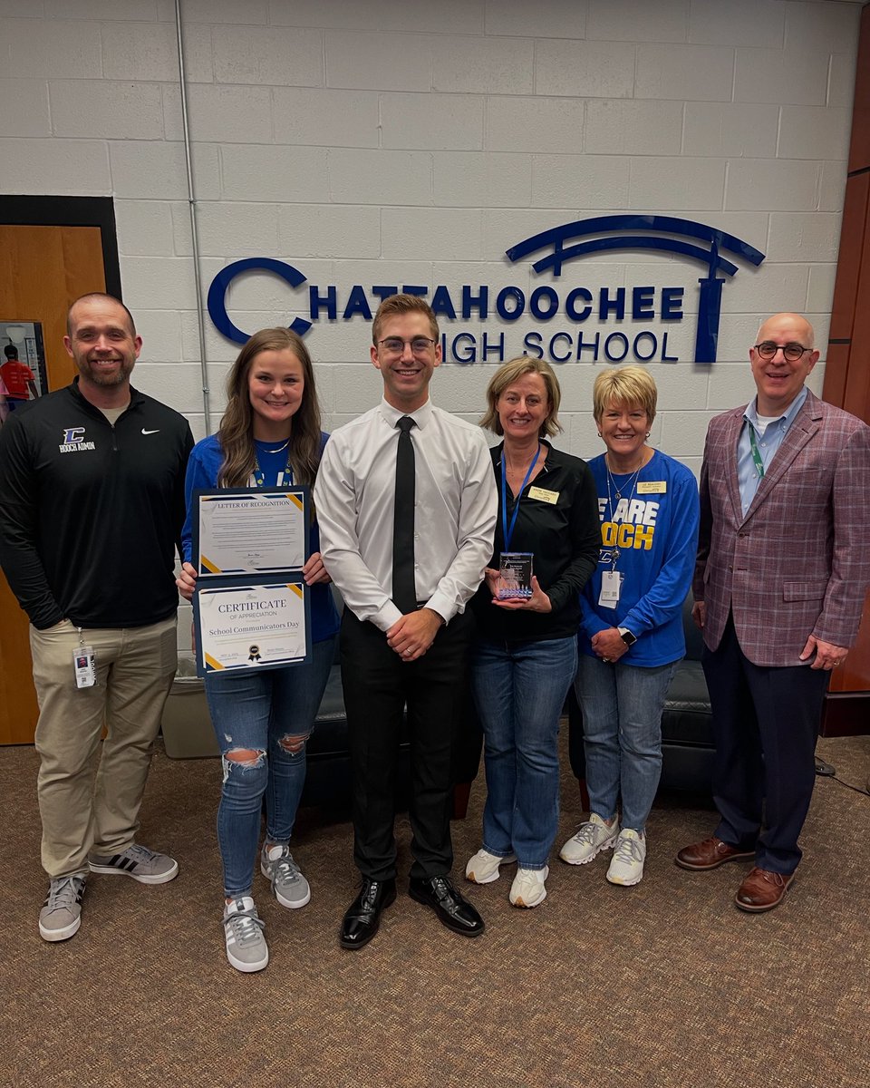 In honor of School Communicators Day, we visited Chattahoochee HS to present the Headline Hero Award! From your consistent online presence to Hooch Happenings, you’re always in the spotlight for the right reasons.
#AwareandCareFCS #SchoolCommunicatorsDay #FCSnews