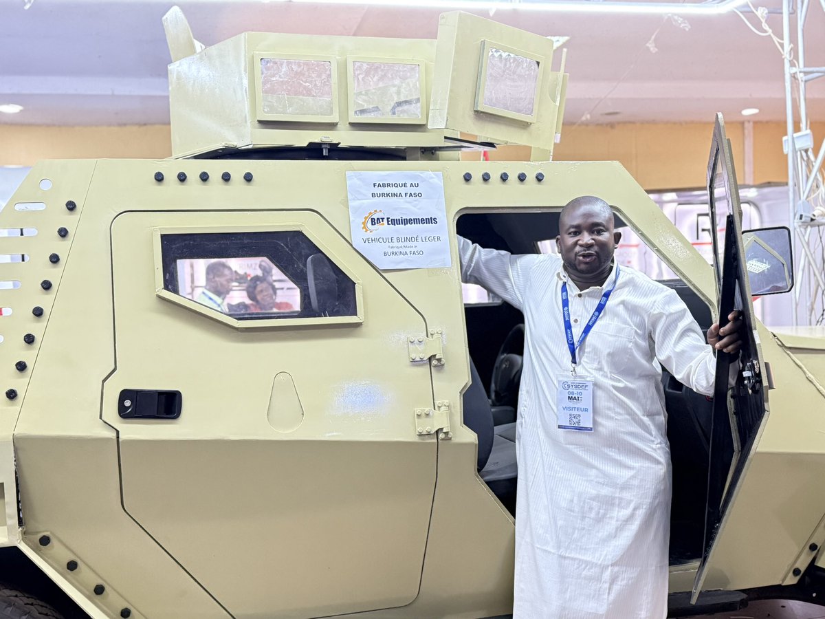 MdiOuedraogo's tweet photo. Le #Sysdef , salon inter. Synergie sûreté, défense et sécurité bat son plein à Ouaga #BurkinaFaso. Au niveau des expositions, j’ai vu un pickup transformé en véhicule blindé léger avec un système automatique de défense en cas d’attaque. C’est fabriqué au Burkina par un Burkinabè https://t.co/fkfAEv5HqA