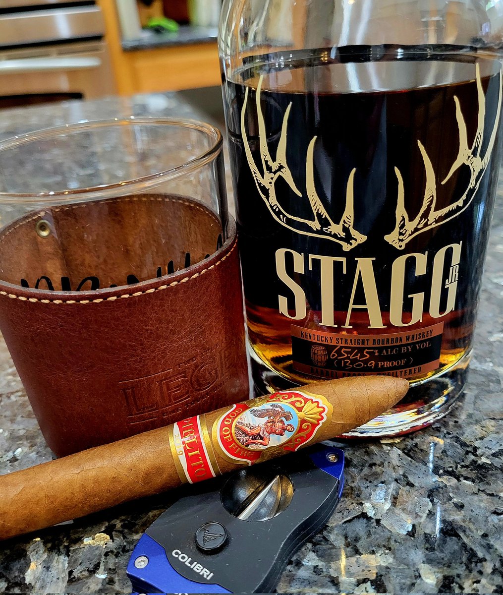 Cheers!
Happy Fuente Friday
God of Fire💨
Stagg jr 16🥃
 Hope everyone had a great week.