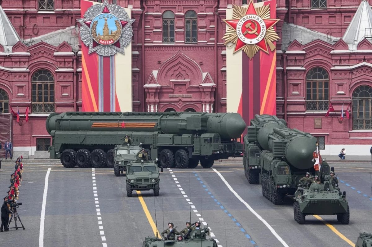 Ярсов на Параде было штук 6-ть.. Кто знает, их хватит на всю гейропу?