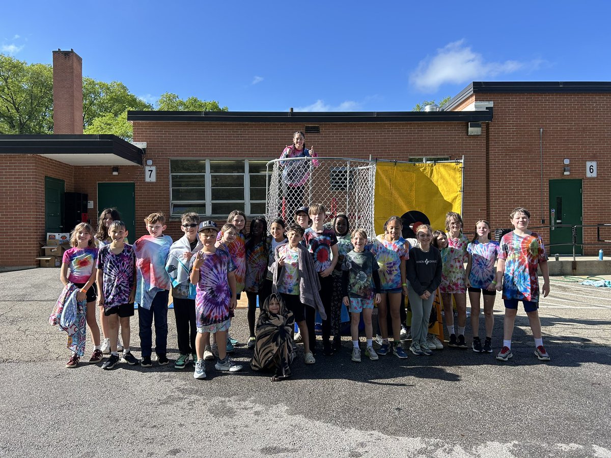 Sherri Berridge (@colonialhillses) on Twitter photo Being a teacher in a dunk tank on field day at 8:15 am when it is 49 degrees is the ultimate definition of “above and beyond”. I love these teachers for doing this so their kids can have some fun! #itsworthit <a href="/wcsdistrict/">Worthington Schools</a> Being a teacher in a dunk tank on field day at 8:15 am when it is 49 degrees is the ultimate definition of “above and beyond”. I love these teachers for doing this so their kids can have some fun! #itsworthit <a href="/wcsdistrict/">Worthington Schools</a>