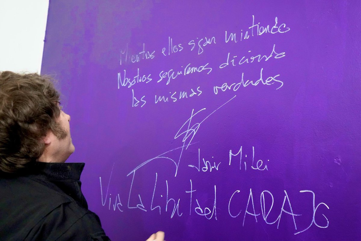 Peluca 🎙️ (@mileinnials) on Twitter photo .<a href="/JMilei/">Javier Milei</a>: “Mientras ellos sigan mintiendo, nosotros seguiremos diciendo las mismas verdades.” J.G.M. .<a href="/JMilei/">Javier Milei</a>: “Mientras ellos sigan mintiendo, nosotros seguiremos diciendo las mismas verdades.” J.G.M.