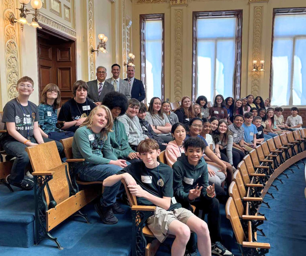 .@SenatorTesta (R-1), who represents Millville, and <a href="/SenDSteinhardt/">Senator Doug Steinhardt</a> (R-23) welcomed 7th graders from Lakeside Middle School’s Gifted and Talented program to the State House. 📚

The students showed great enthusiasm for learning about the legislative process—the future is bright!