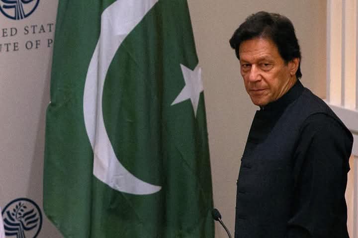 It's a request on behalf of 25 crore Pakistani's🚨🚨

Dear <a href="/OfficialDGISPR/">DG ISPR</a> please move Imran Khan to safer location