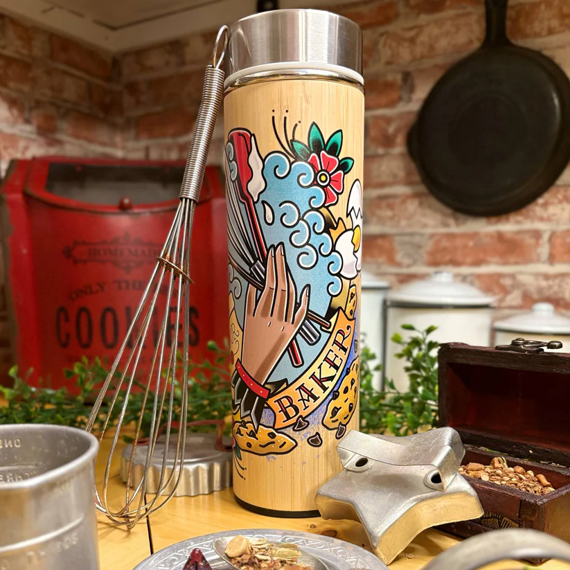 cookie_brigade's tweet photo. Our friends at D&amp;Tea partnered up with us on this amazing tea tumbler, with art by the incredible Sam Rusk!

Come by their booth, #10118 to get yours and support Cookie Brigade!

#PAXEast2025 #PAXEast #CookieBrigade https://t.co/iW6aLlhCVk