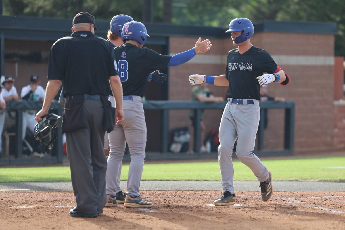 BlueHoseBSB's tweet photo. T2 | LINKER LONGBALL 🚀

Brody Linker smashes one over the left field wall to add 2️⃣!

3-0, Presbyterian

#GoBlueHose https://t.co/GVwkDjXHYm