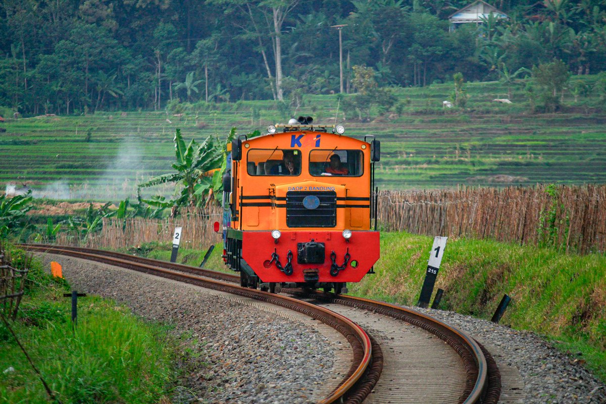 Perjalanan lori dresin One  bersama rombongan Direksi

<a href="/KAI121/">Kereta Api Indonesia</a> <a href="/keretaapikita/">Kereta Api Kita</a> <a href="/argothrottle/">Argo Throttle</a> <a href="/jurnalrailfans/">Jurnal Railfans Media</a> <a href="/semboyan35com/">semboyan35™ Indonesian Railfan</a> <a href="/instrail_id/">Instrail</a> <a href="/garut_railfans/">Garut Railfans</a> <a href="/asmaraism/">Asmara</a> <a href="/mas_didiek/">Didiek Hartantyo</a> <a href="/kabarpenumpang/">KabarPenumpang</a>