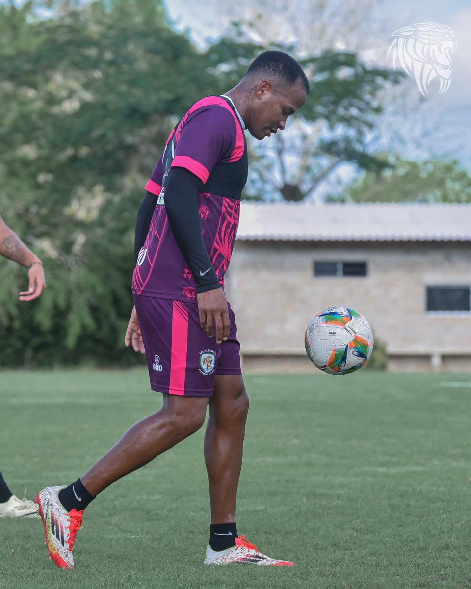 ⚽Nos preparamos a paso firme.🏃 

Estamos enfocados en recibir a Patriotas en nuestra casa. 🏟️ 

¡Vamos CELESTES!💙