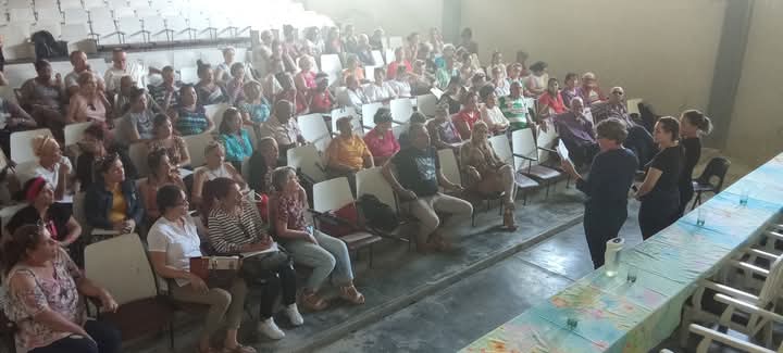Matutino especial dedicado al natalicio de Celia Sánchez y al día de las madres comenzó la reunión con directivos del municipio de #CabaiguánEduca #SanctiSpírirusEnMarcha <a href="/AndreiArmasBra6/">Andrei Armas Bravo</a>  <a href="/AlexisLorente74/">Alexis Lorente Jiménez</a>  <a href="/EnriquezMaiquel/">Maiquel Enriquez</a>