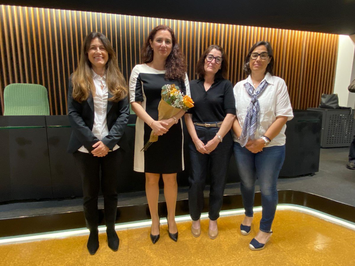 M.ª Isabel de Vicente-Yagüe Jara (@isabelvyague) on Twitter photo Me emociona compartir que he superado el concurso para acceder a la plaza de Catedrática de Universidad en la <a href="/UMU/">Universidad Murcia</a> ❤️
Gracias al tribunal y a quienes habéis asistido (no todos estáis en la foto final). Me he sentido muy acompañada 😊 Me emociona compartir que he superado el concurso para acceder a la plaza de Catedrática de Universidad en la <a href="/UMU/">Universidad Murcia</a> ❤️
Gracias al tribunal y a quienes habéis asistido (no todos estáis en la foto final). Me he sentido muy acompañada 😊
