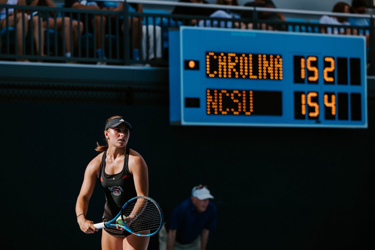 Broadfoot leads 6-3 after the first set 😎
#GoPack