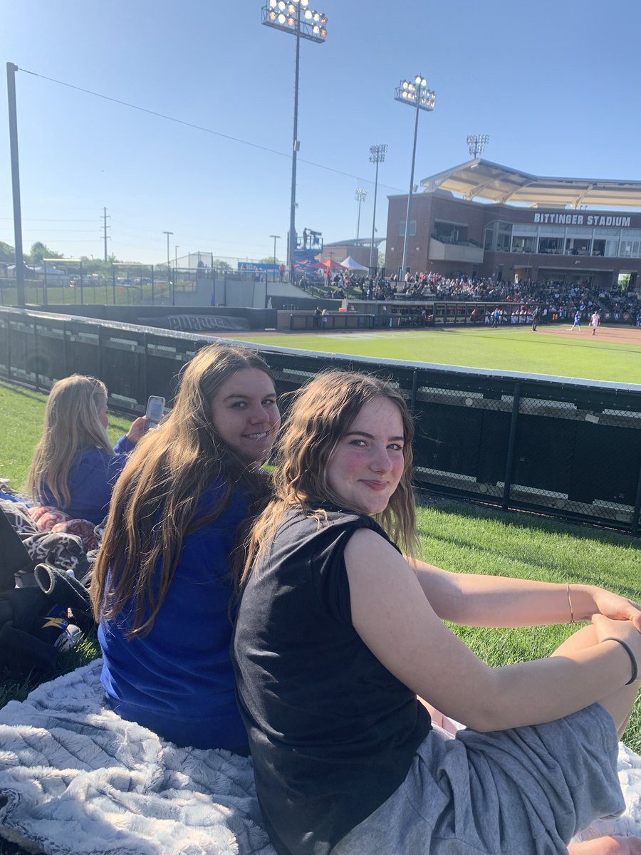 EN Knights Softball tweet media