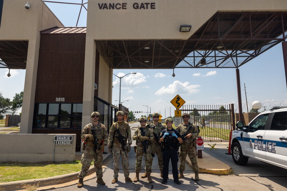 Team_Tinker's tweet image. National Police week, May 11-17, honors all who gave the ultimate sacrifice in the line of duty to protect their country. The 72nd Security Forces Squadron invites the #TeamTinker community to participate in events throughout the week. #TinkerStrong

tinker.af.mil/News/Article-D…