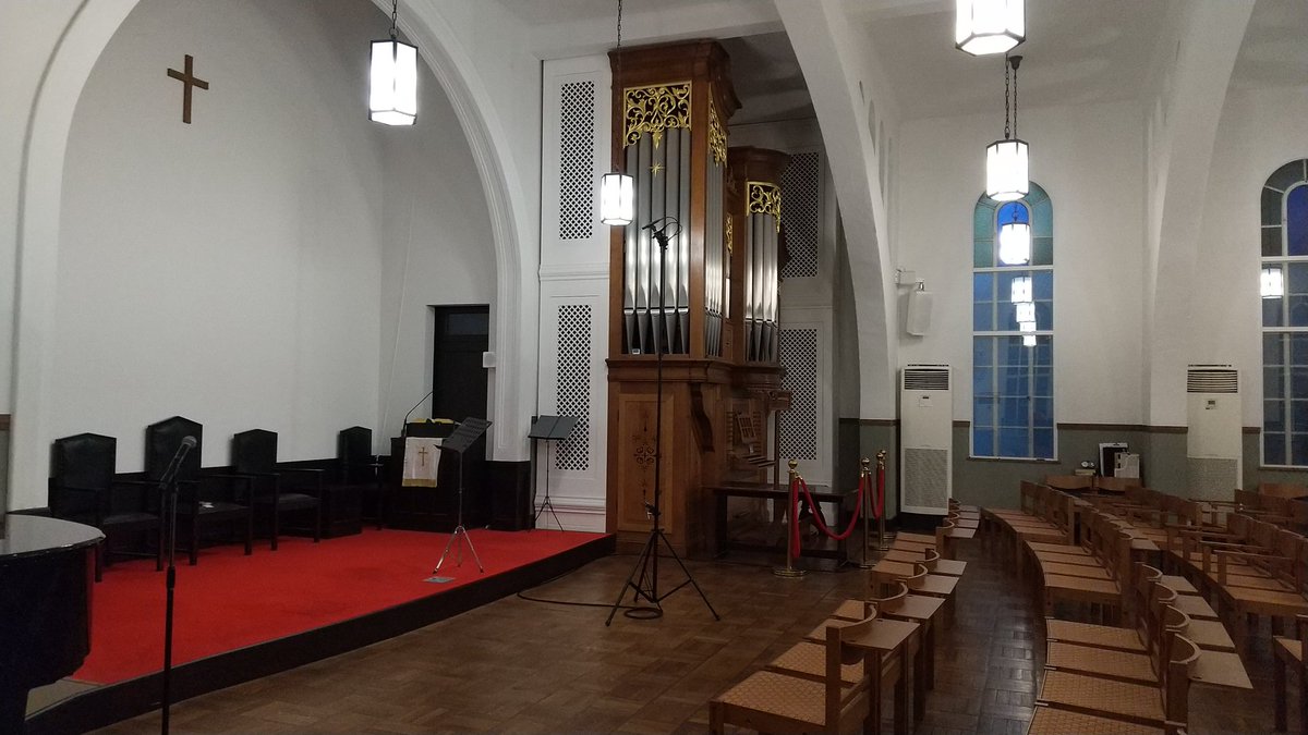 LuftonMusic's tweet photo. ヴァイオリン・ソロの録音。
教会でバッハでした。
1738年生まれの楽器を演奏するソリスト、あらためて凄い音だなと。
楽器の居場所を考えさせられるひととき。
#GRACEDESIGN #LumatecV3 #MBHO #R44 #PMD661 https://t.co/yFNe0oVWa3