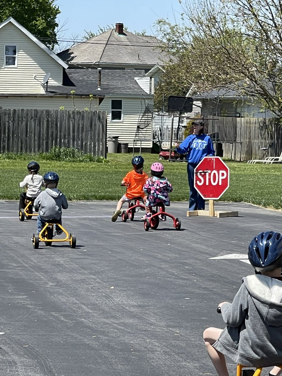 cv_ecc's tweet photo. The 4’s and K classes had fun learning about summer safety with our “safety city!” Thanks to Nurse Tina and Deputy Miller! https://t.co/D6n6ZyhBGG
