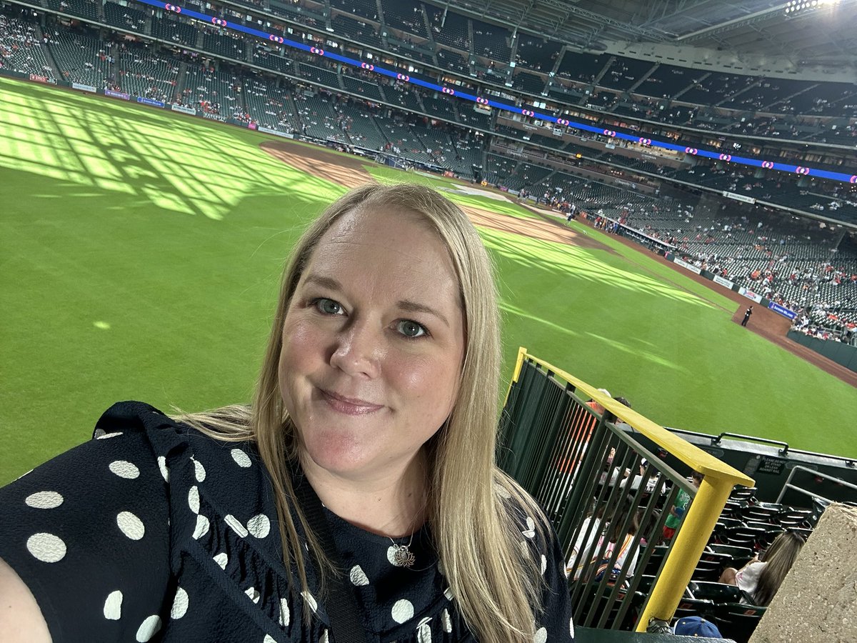 Lin6's tweet image. Astros’ newest fan… Go ‘Stros! 🧡