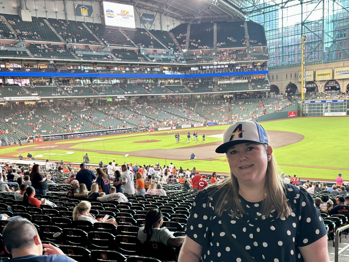 Lin6's tweet image. Astros’ newest fan… Go ‘Stros! 🧡