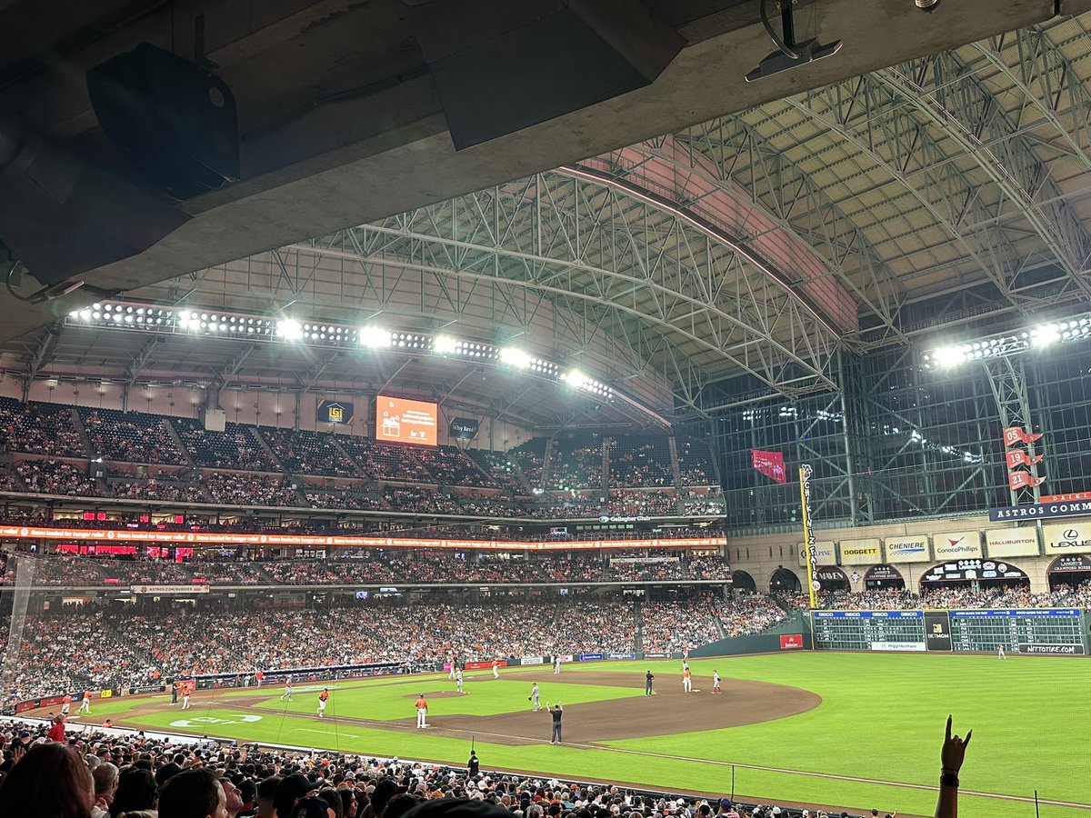 Lin6's tweet image. Astros’ newest fan… Go ‘Stros! 🧡