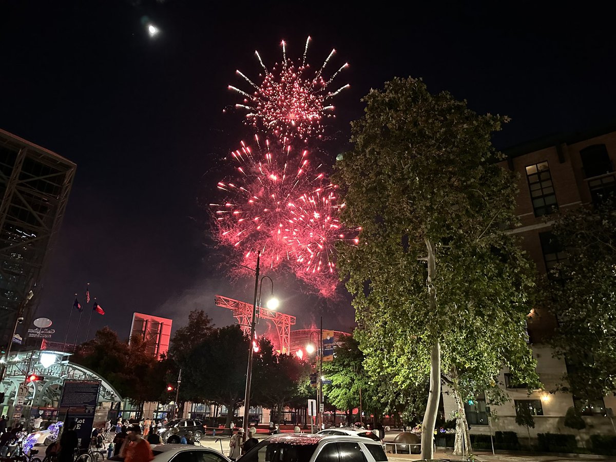 Lin6's tweet image. Astros’ newest fan… Go ‘Stros! 🧡