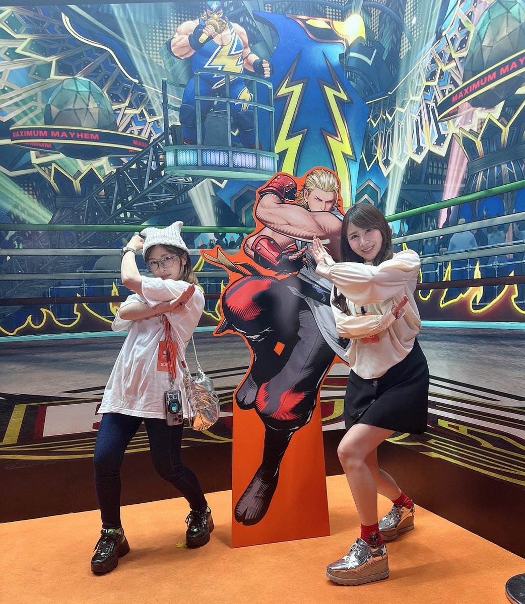 yoshida_saki's tweet photo. ちゅにちゃんと #EVOJ25 に遊びに来てるよ〜〜(*´◒`*)✊🔥✨

SNKブースさんのフォトブースめっちゃ楽しい！！♡

#餓狼伝説　#CtoW https://t.co/rjo5wJqMqN