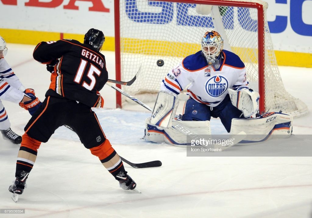 AnaDucksHistory's tweet image. 5/10/2017: Ryan Getzlaf sets a #NHLducks playoff record with 10 points in a series, against the Edmonton Oilers.