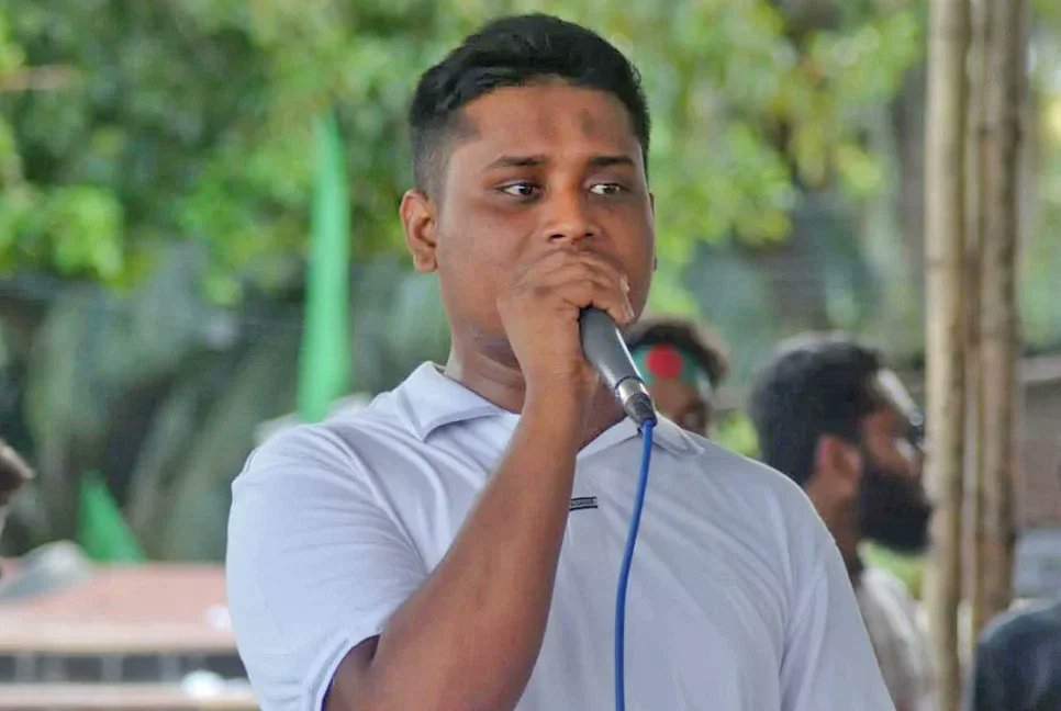 সারা দেশের মহাসড়কে ব্লকেড না দেওয়ার আহ্বান হাসনাত আবদুল্লাহর