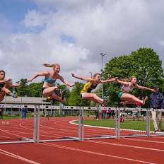 Grecia León makes tomorrow’s finals with a PR of 51.89s in the 300m hurdles!